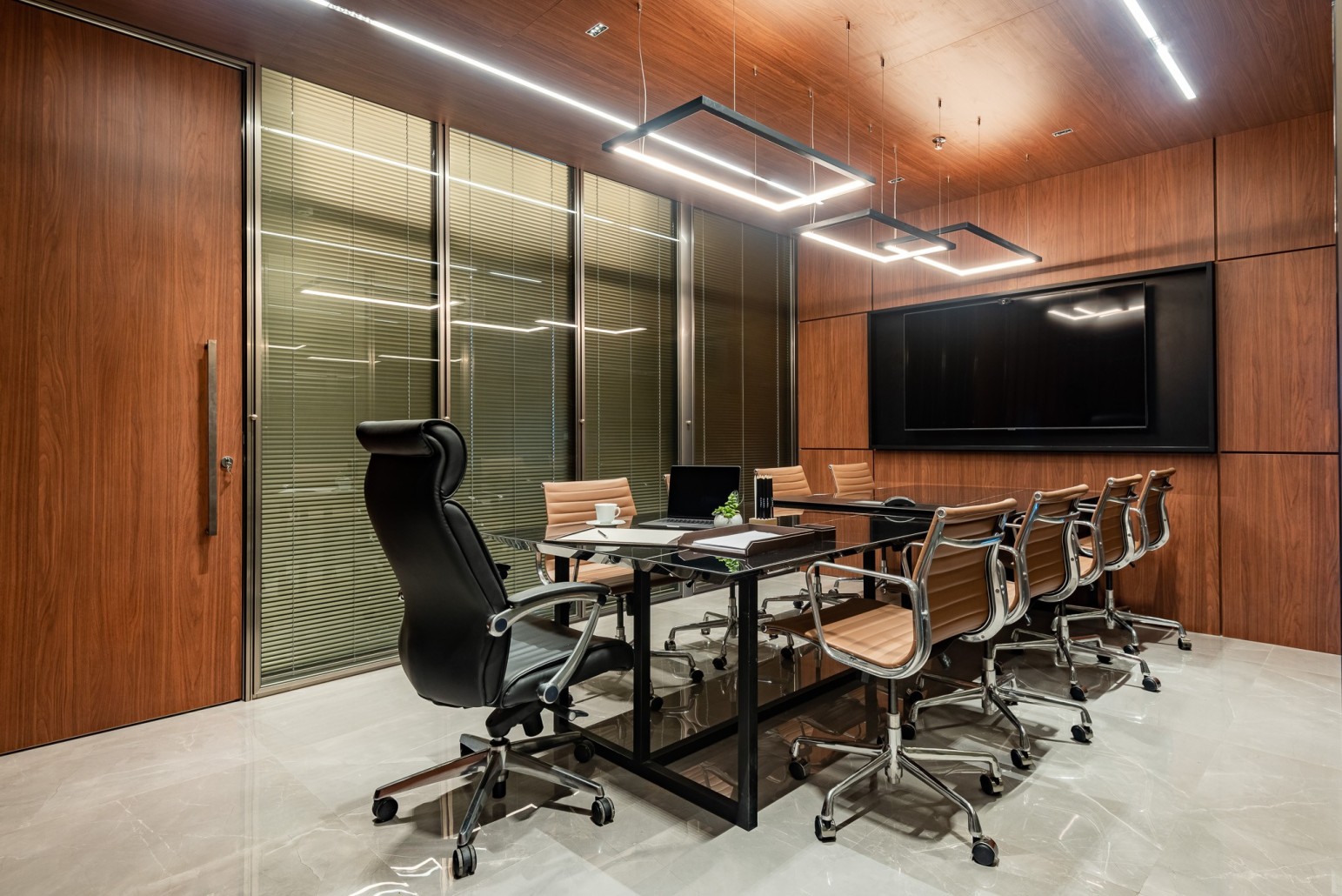 CEDRO CO. — sala de reunião com madeira premium